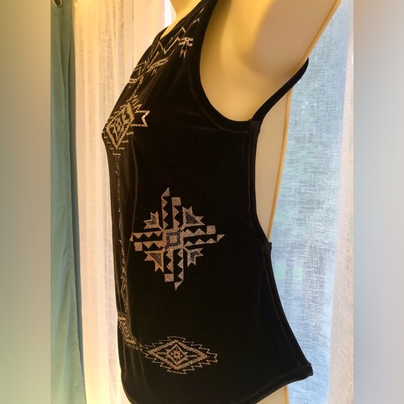 This top is HOT!!! Backless velvet with silver appliqué! - Picture 5 of 7